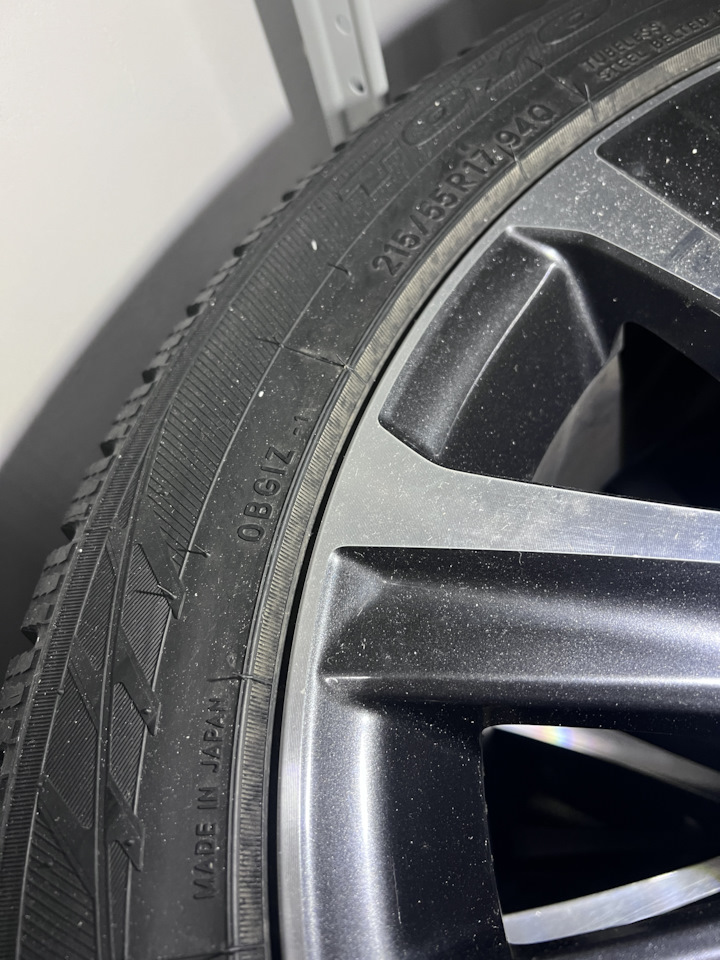 Шины зимние нешипованные Toyo 215/55 R17, литые диски Toyota 7,5Jx17 ...