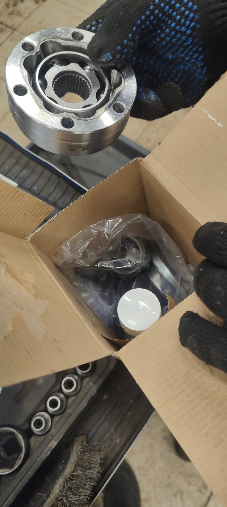 Попал маслом в кашу. Лопнул шрус. — Skoda Octavia A4 Mk1, 1,8 л, 2001 ...