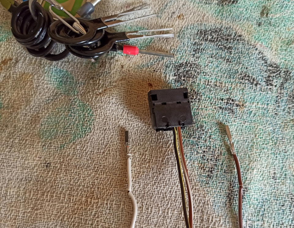 Опель Астра Н. Задняя проводка двери. Альтернативный разьем. — DRIVE2