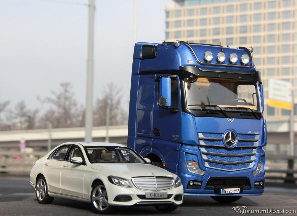 Мерседес Actros GIGASPACE