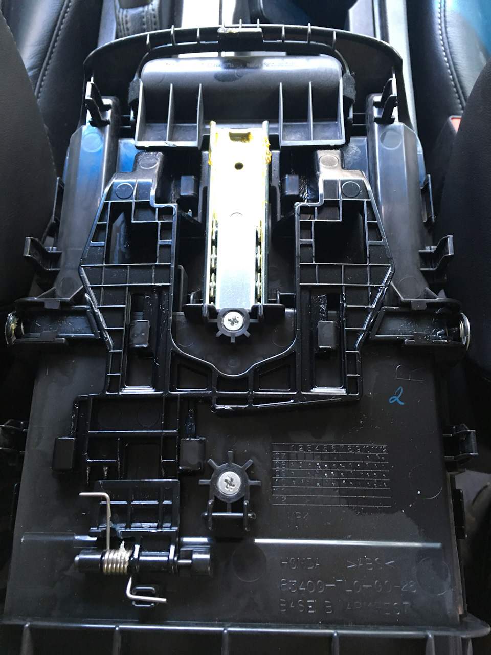 Перешил подлокотники на передних дверях) - Honda Accord (8G), 2,4 л, 2008 года с