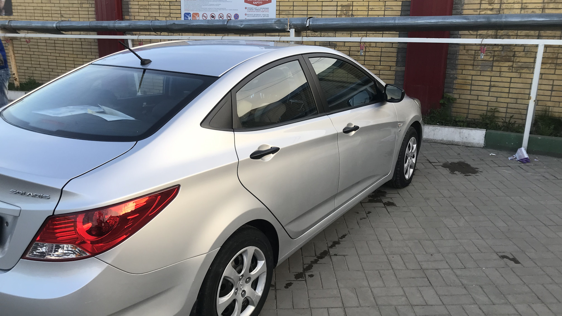 Hyundai Solaris 1.6 бензиновый 2014 | Серебристый металик на DRIVE2