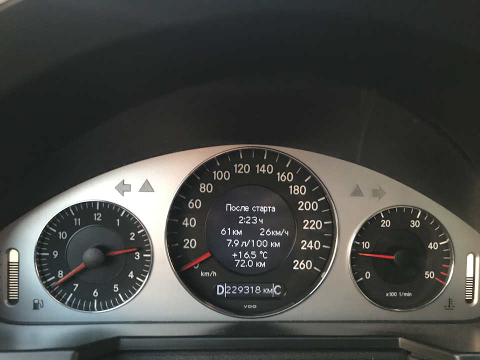 W211 приборная панель