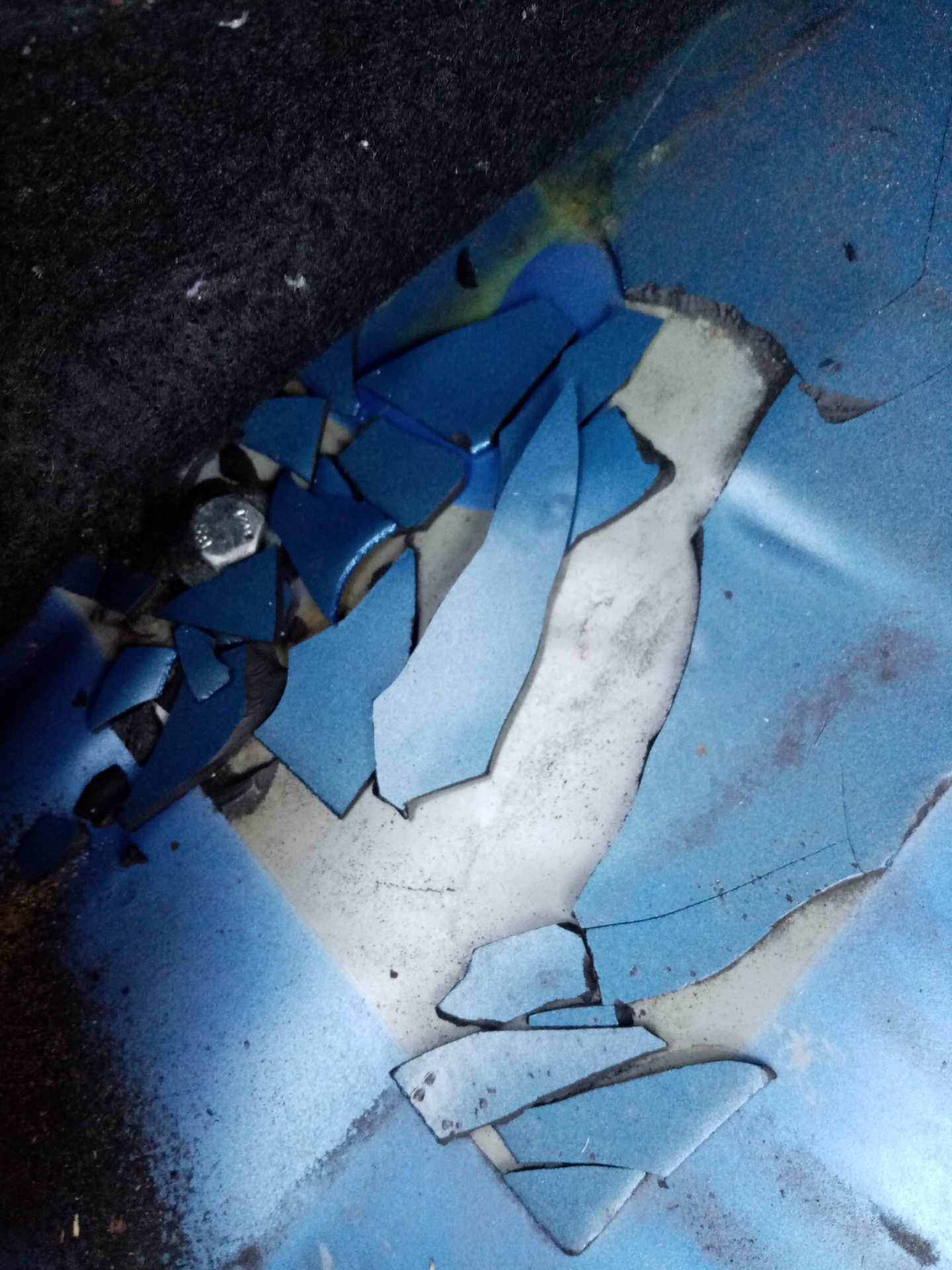 Уборка авто, конденсат в багажнике — Lada Гранта (2G) FL, 1,6 л, 2020 ...