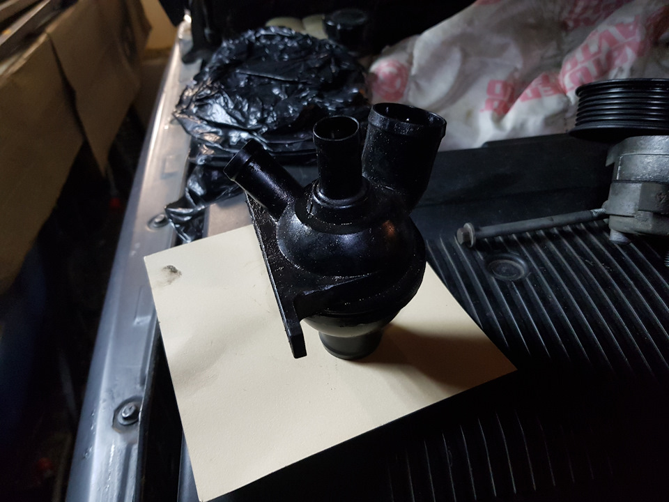 Термостат. Нужна замена. Не закрывается до конца-итог двигло не греется ...