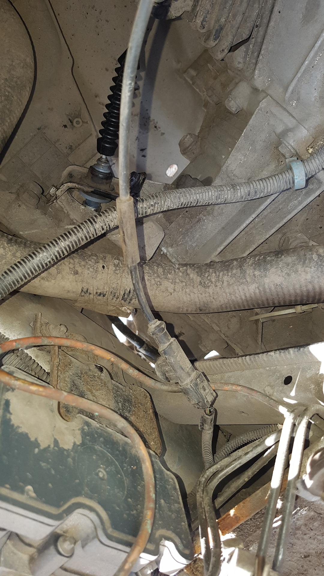 Замена троса сцепления и переднего датчика абс Гранта — Lada Гранта, 1 ...