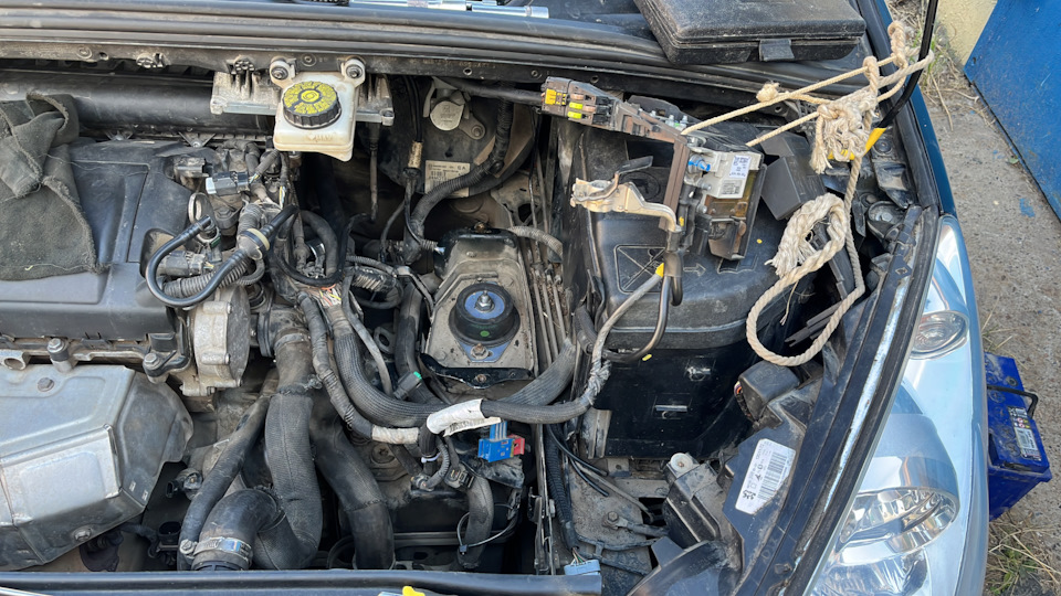 Замена всех подушек и замена подшипника — Peugeot 308 (1G), 1,6 л, 2011 ...