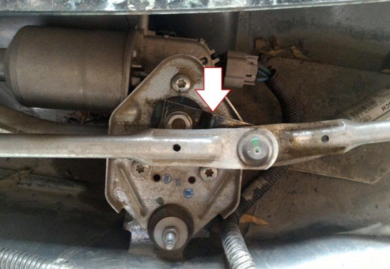 Установка крючковых поводков стеклоочистителя на Lada XRAY