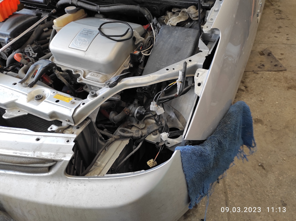 8 Тряпочки мне очень понравились, так как сам так делал, а разок когда не сделал, чутка поцарапкал крыло. — Toyota Prius (20)