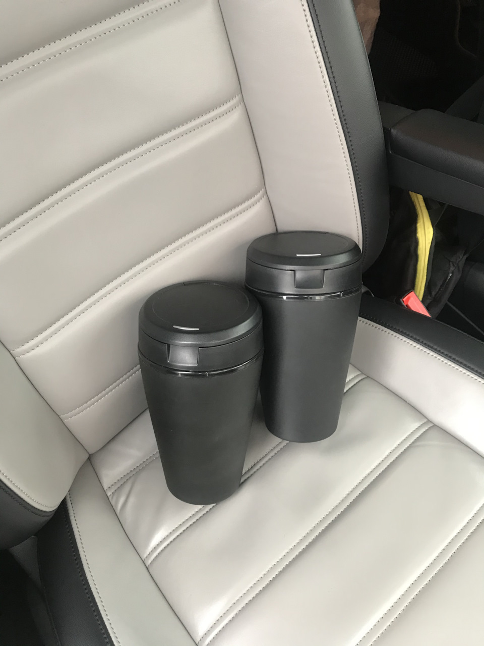 Мусорка в правую дверь — Volkswagen Multivan (T6), 2 л, 2018 года ...