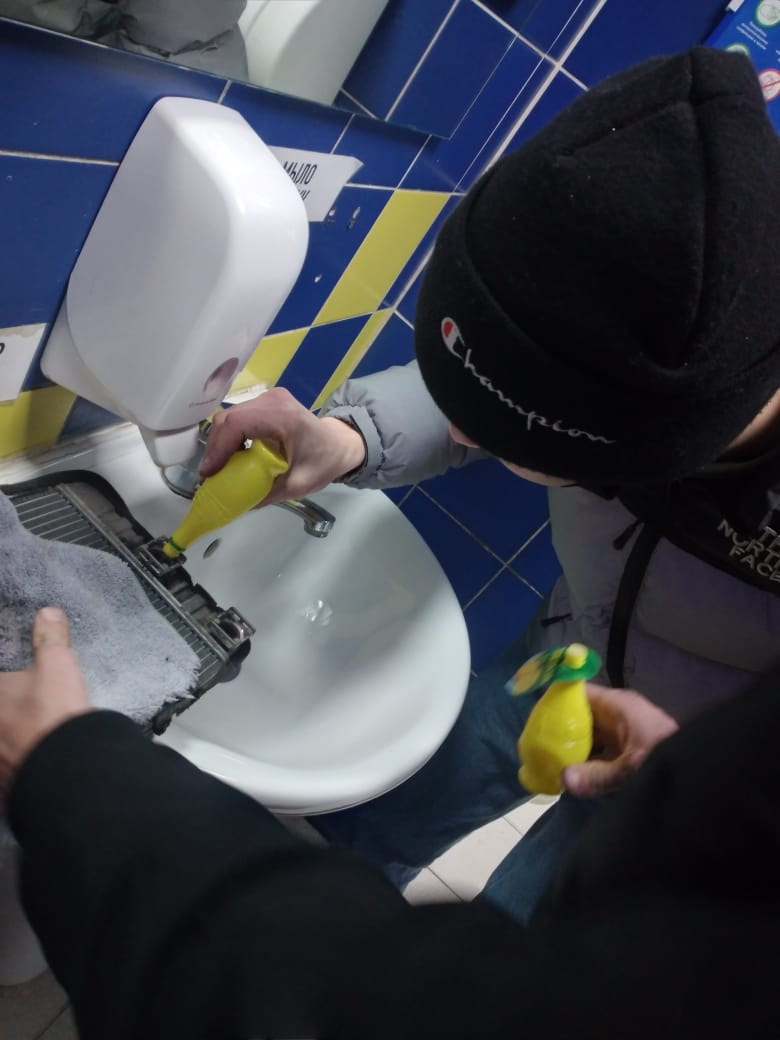 Печка стала дуть в лицо холодным, а в ноги и в лобовое тёплым. — BMW 3 ...