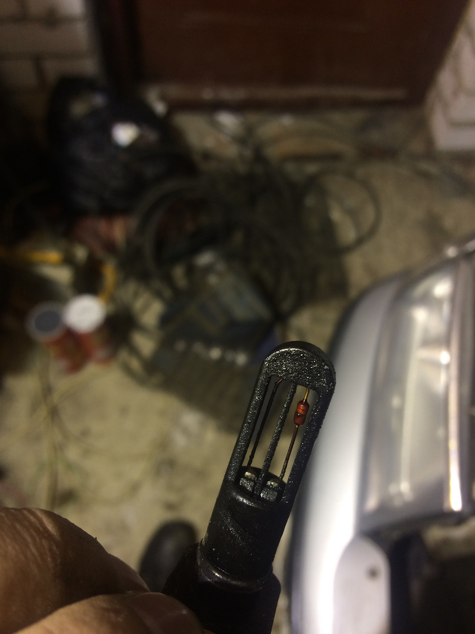 Чистка датчика температуры всасываемого воздуха (ДТВВ) — Skoda Octavia ...