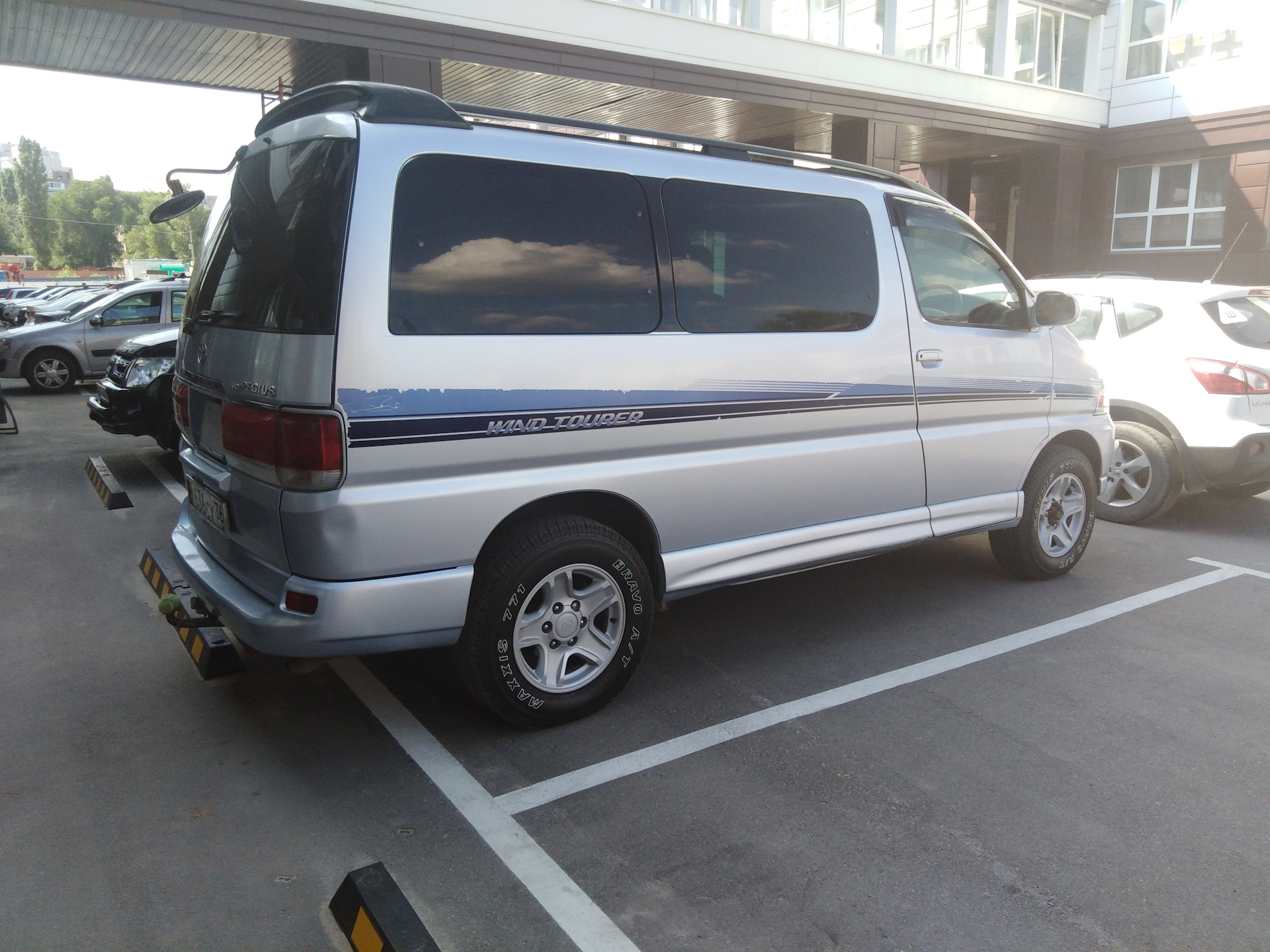 Hiace диски. Toyota Хайс Региус. Toyota Hiace Regius 1999. Тойота Hiace Regius 1999. Тойота Региус 2001.