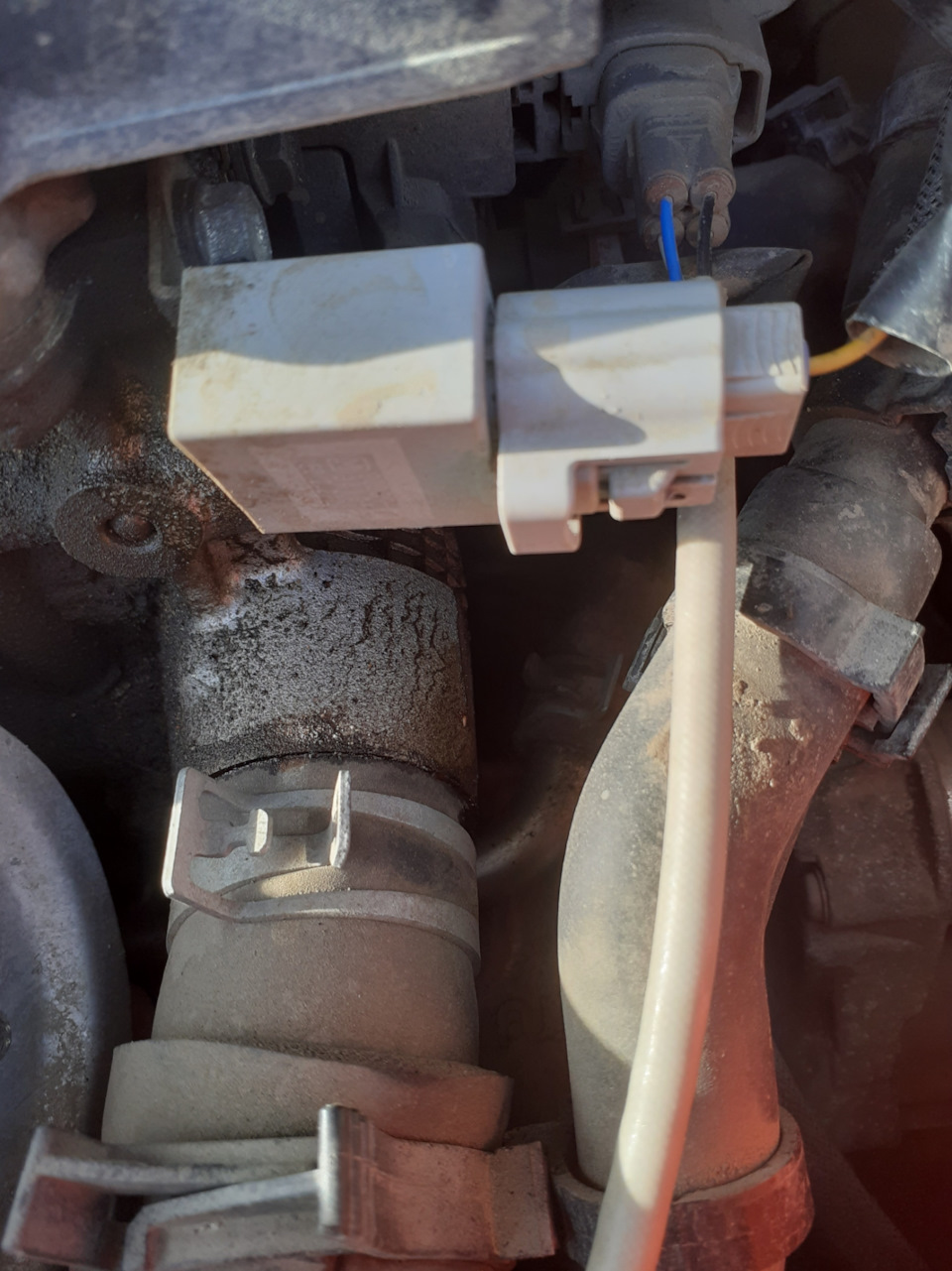 Замена датчика давления масла. — Toyota RAV4 (III), 2 л, 2008 года ...