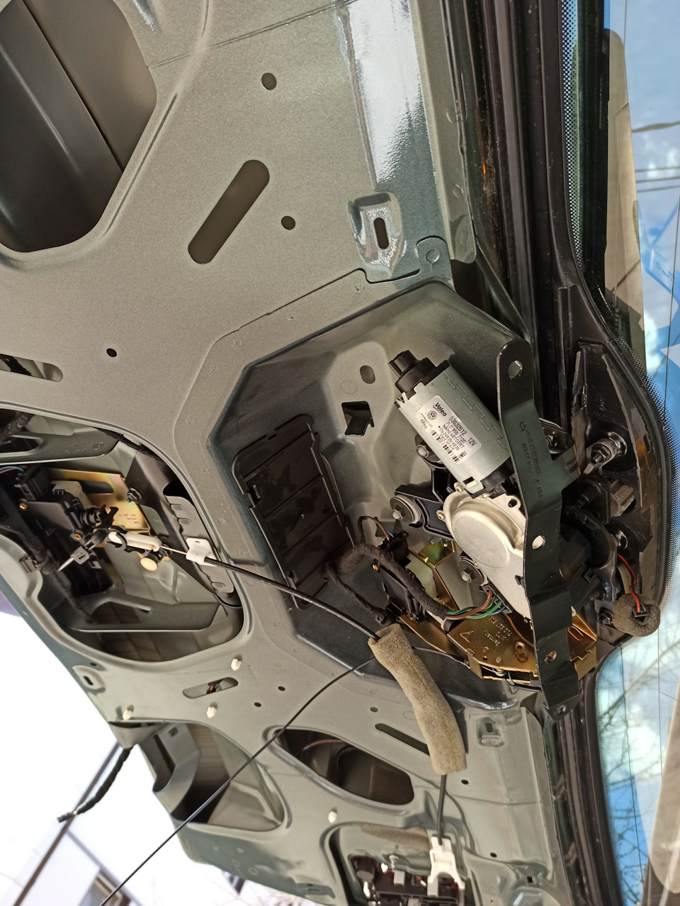 ZNAAAgGy0 A 960 Как открыть стекло багажника туарег