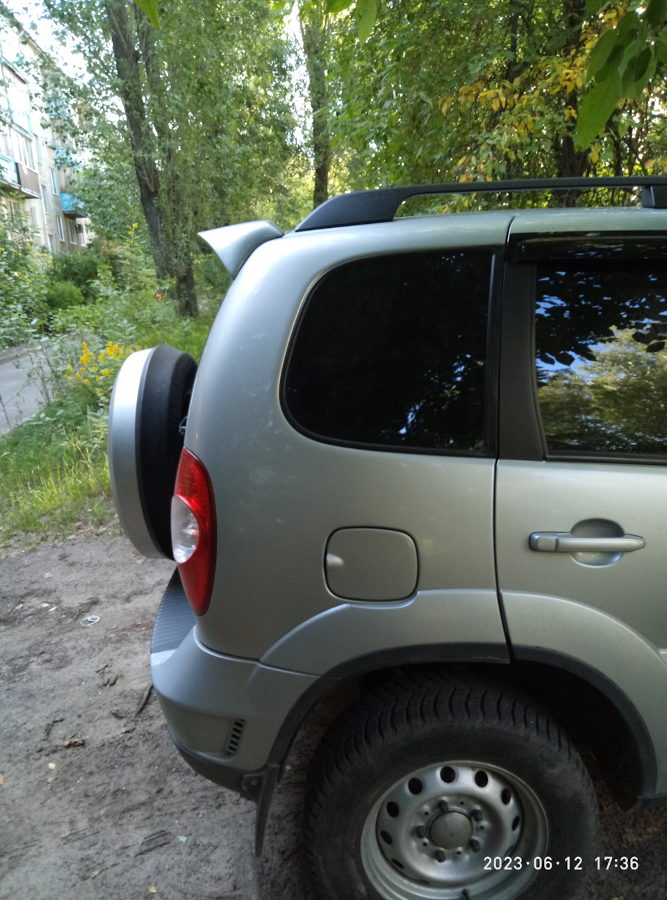 Козырек на заднюю дверь шевроле нива 212300-55 — Chevrolet Niva GLX, 1 ...