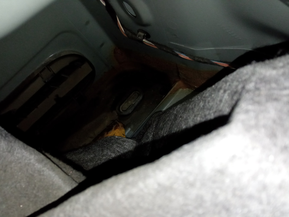 Наледь на лобовом внутри! — Volkswagen Polo Sedan, 1,6 л, 2012 года ...