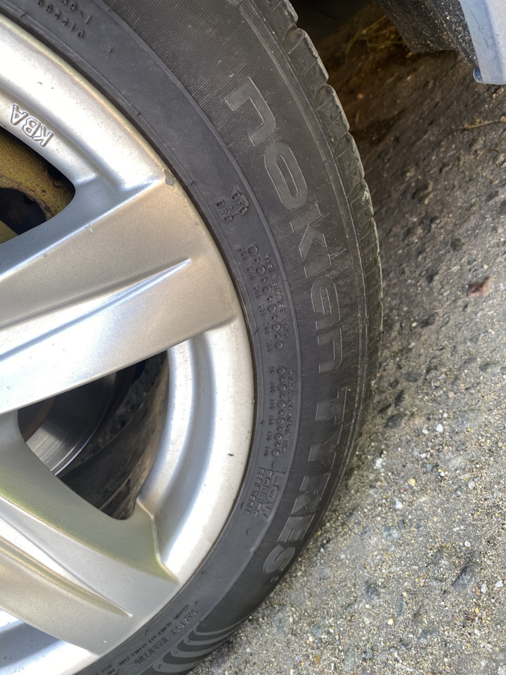 Шины летние Nokian 205/55 R16, литые диски 16 на BMW 3 series (E90). Б ...