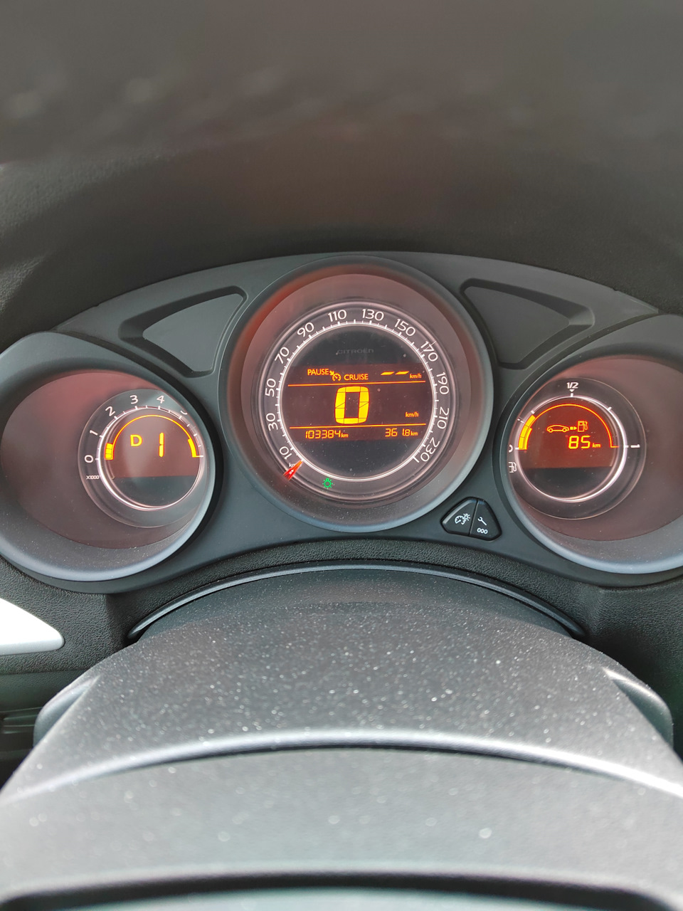 Замена передних тормозных колодок и дисков — Citroen C4 L, 1,6 л, 2015 ...