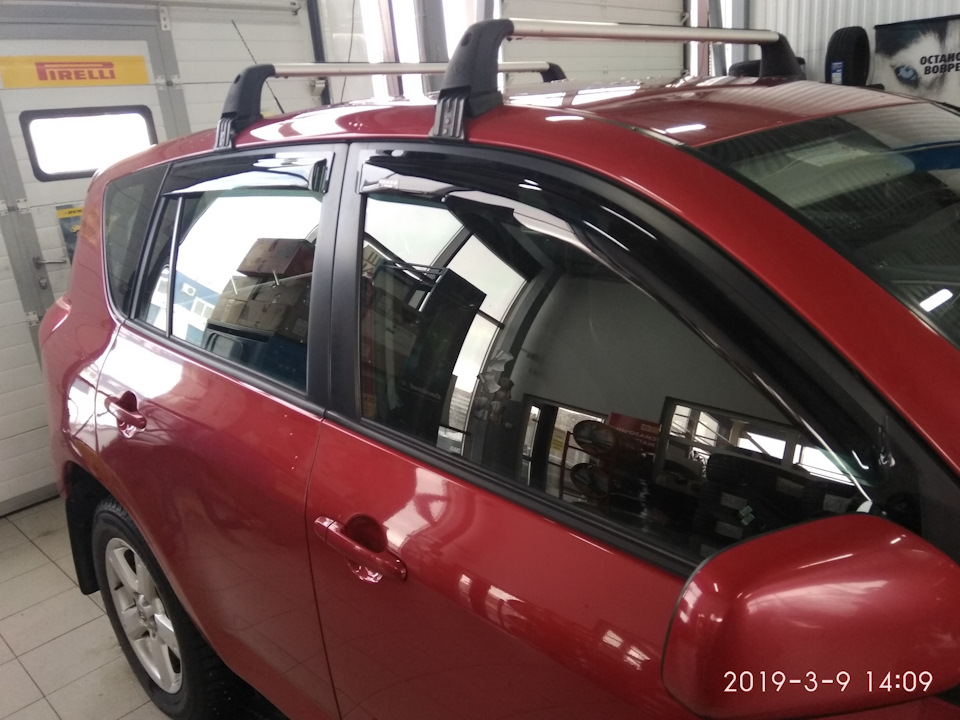 Ветровик — Toyota RAV4 (III), 2 л, 2008 года | аксессуары | DRIVE2