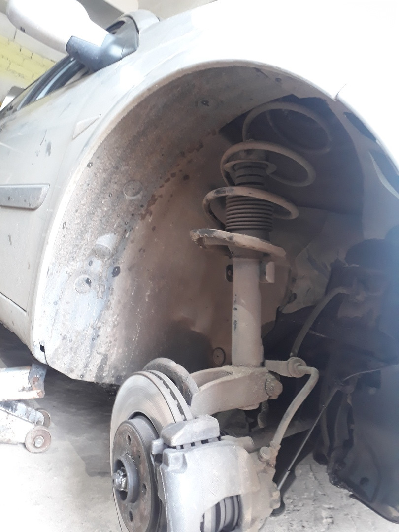 вырвало стойку. вырвало заднюю стойку. задние стаканы ваз 2114. вырвало стойку. вырвало стойку.