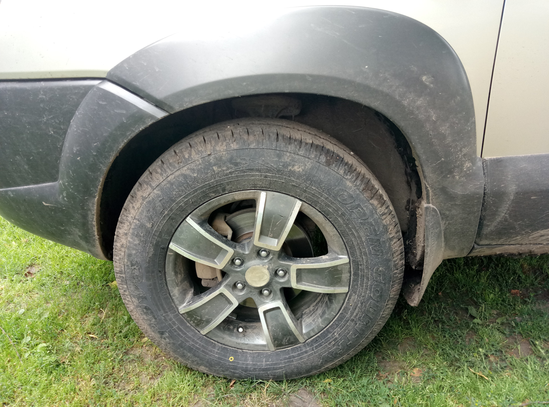 Туссан шины размер. 215/70 R16 Hyundai Tucson. Hyundai Tucson 215/65 16. 225 65 17 На Хендай Туксон. Туксон 2007 шины 215/70/16.