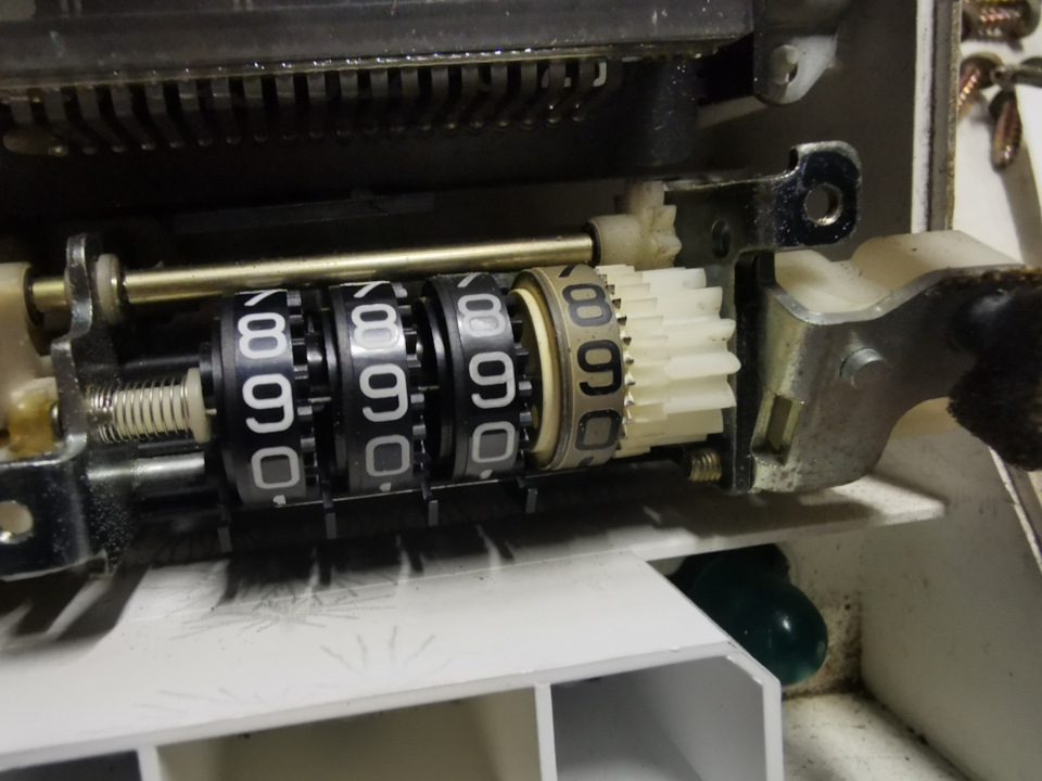 Приборку вскрыл, и внутри все вычистил, все было в какой то черной саже — Toyota Crown (S120)