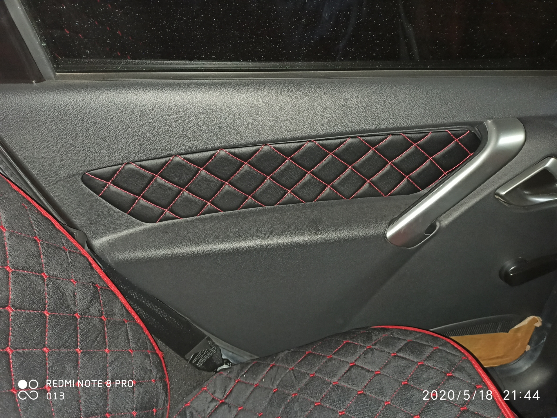 Вставки в двери с Красной строчкой. — Lada Гранта (2G) FL, 1,6 л, 2020 ...