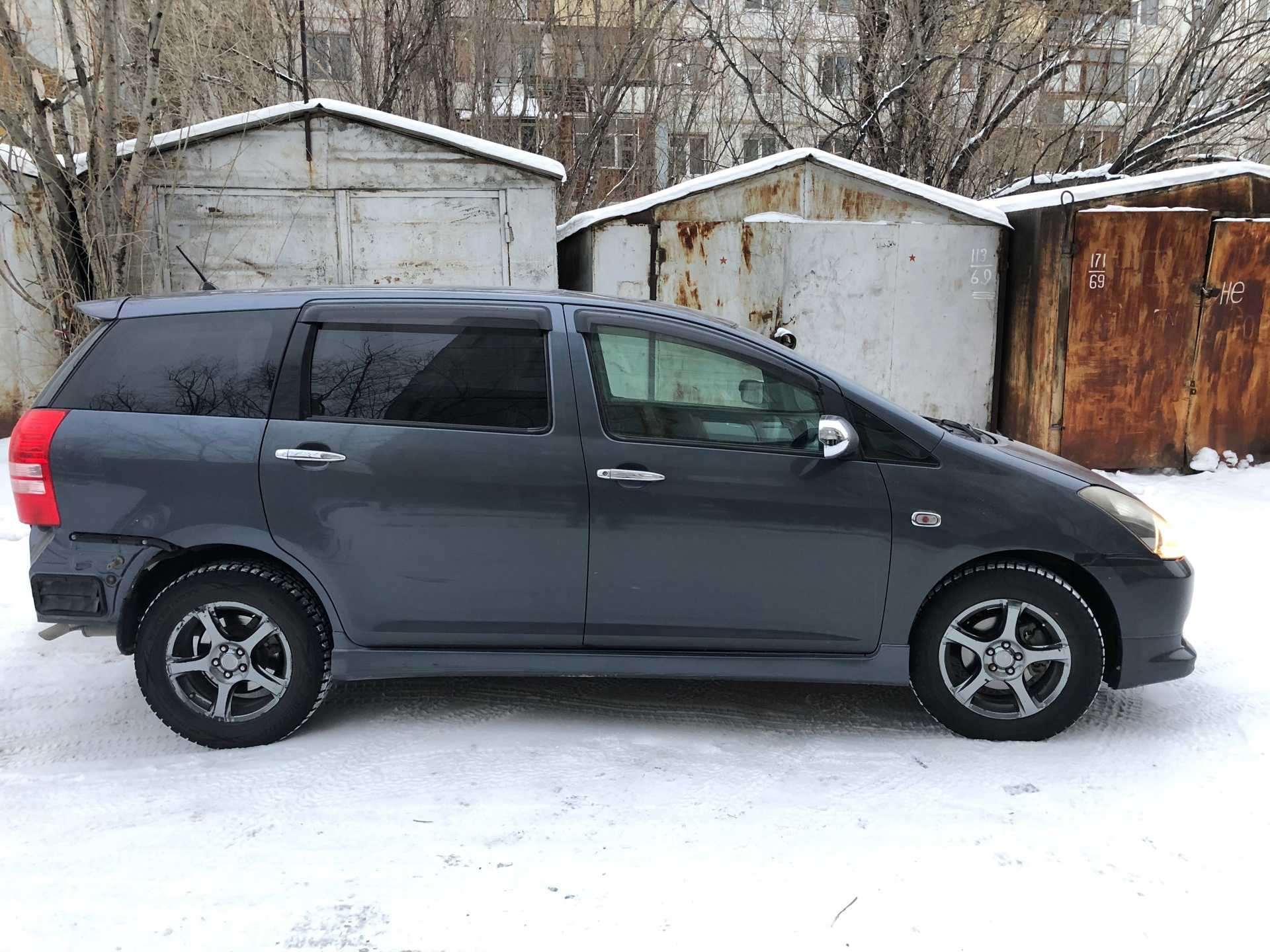 Резина на тойота виш. Диски Тойота Виш на 16. Toyota Wish r15. Литьё на 15 Тойота Виш. Виш Тойота резина 215 на 60 на 16.