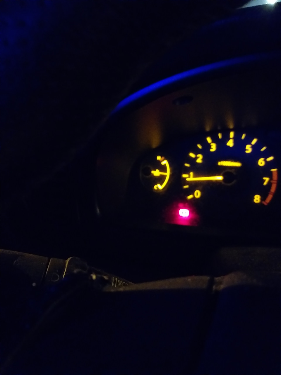 На фото стою на месте, после 40км пути — Nissan Almera Classic (B10)