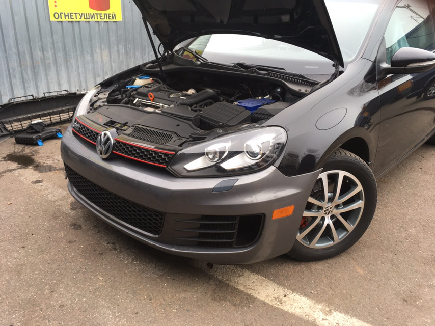 Volkswagen Golf 6 GTI капот