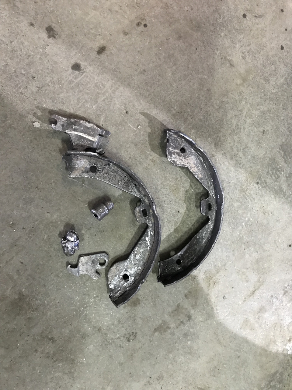 Заклинило заднее правое колесо — Audi Q7 (1G), 3,6 л, 2007 года | визит ...