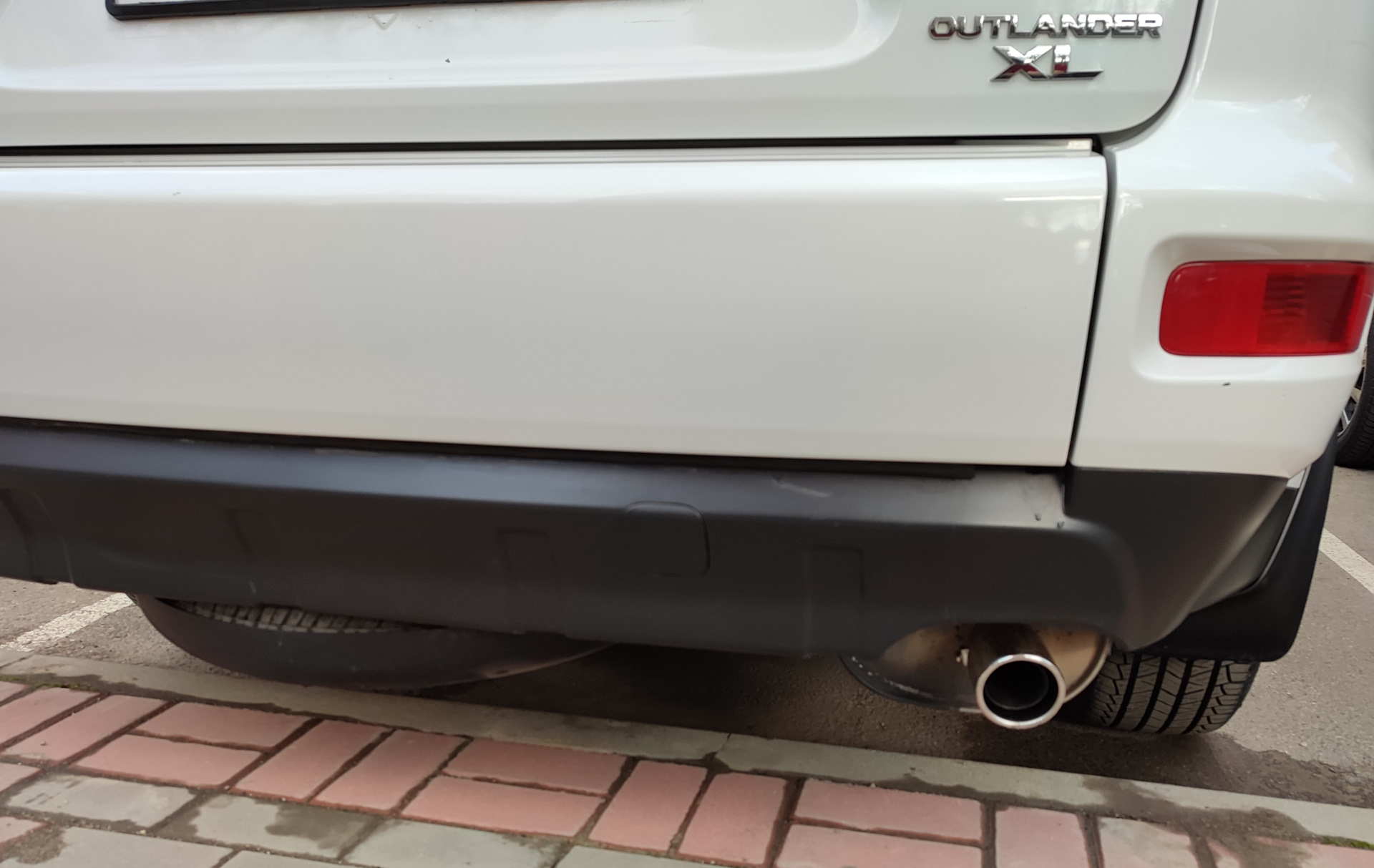 Простая насадка на глушитель — Mitsubishi Outlander XL, 2 л, 2010 года ...