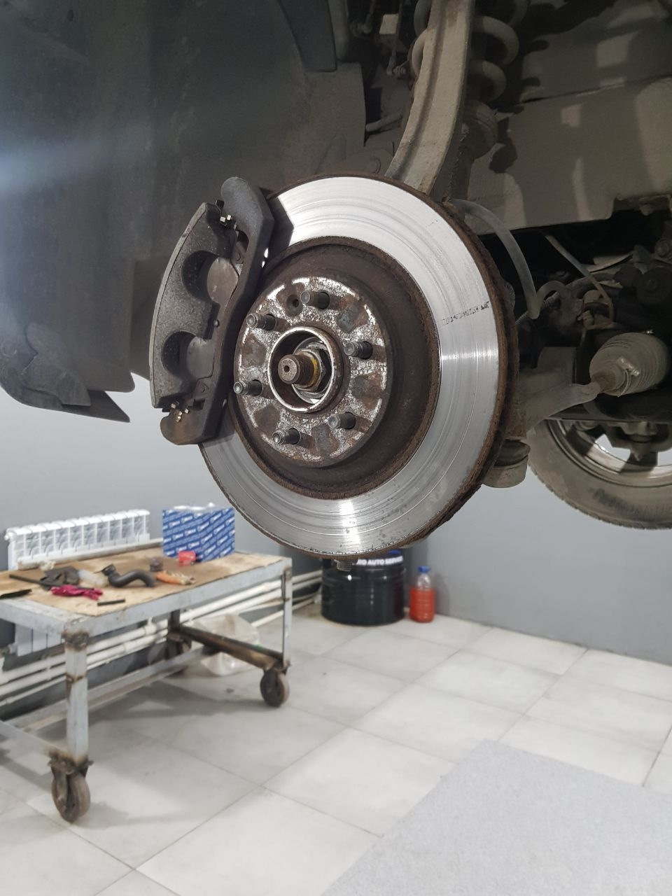 Тормозные диски + колодки — Cadillac SRX (1G), 3,6 л, 2007 года ...