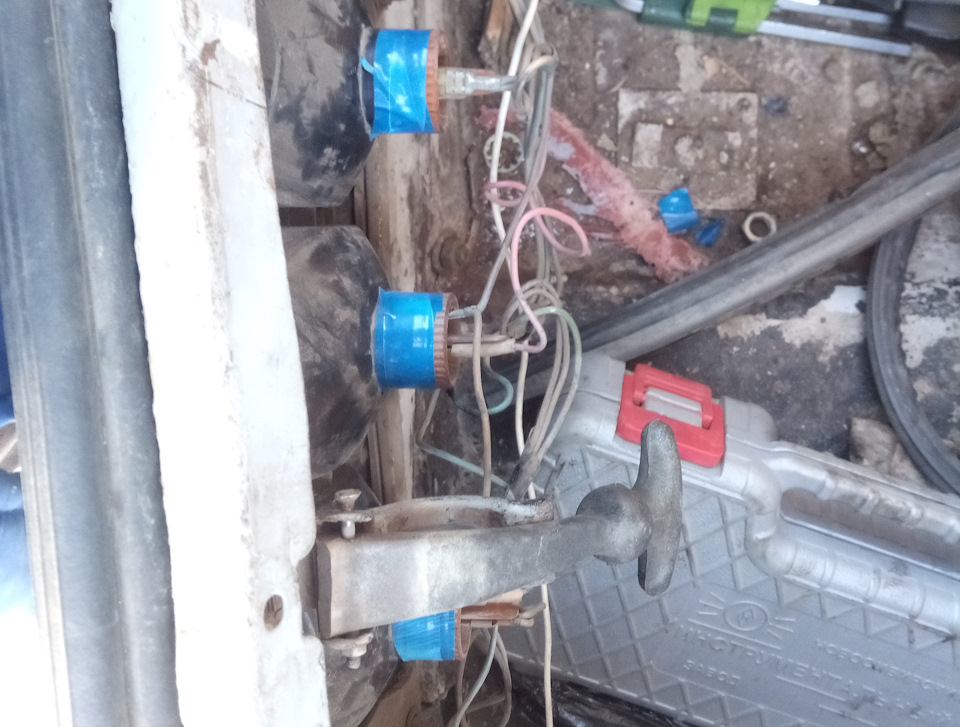 что может быть надёжнее синей изоленты? — ГАЗ 31029