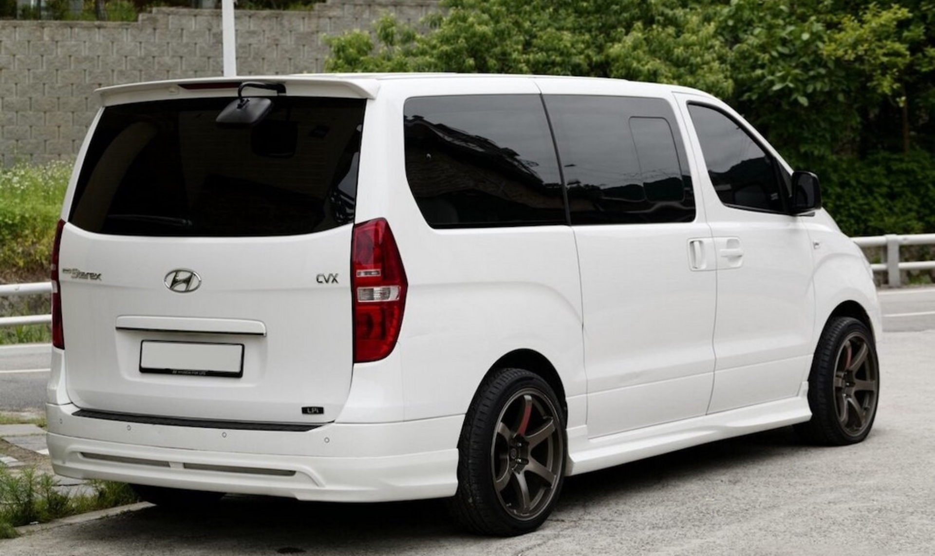 Grand tuning. Hyundai h1 Grand Starex Tuning. Hyundai Grand Starex обвес. Обвес Grand Starex. Обвес на Хендай Гранд Старекс.