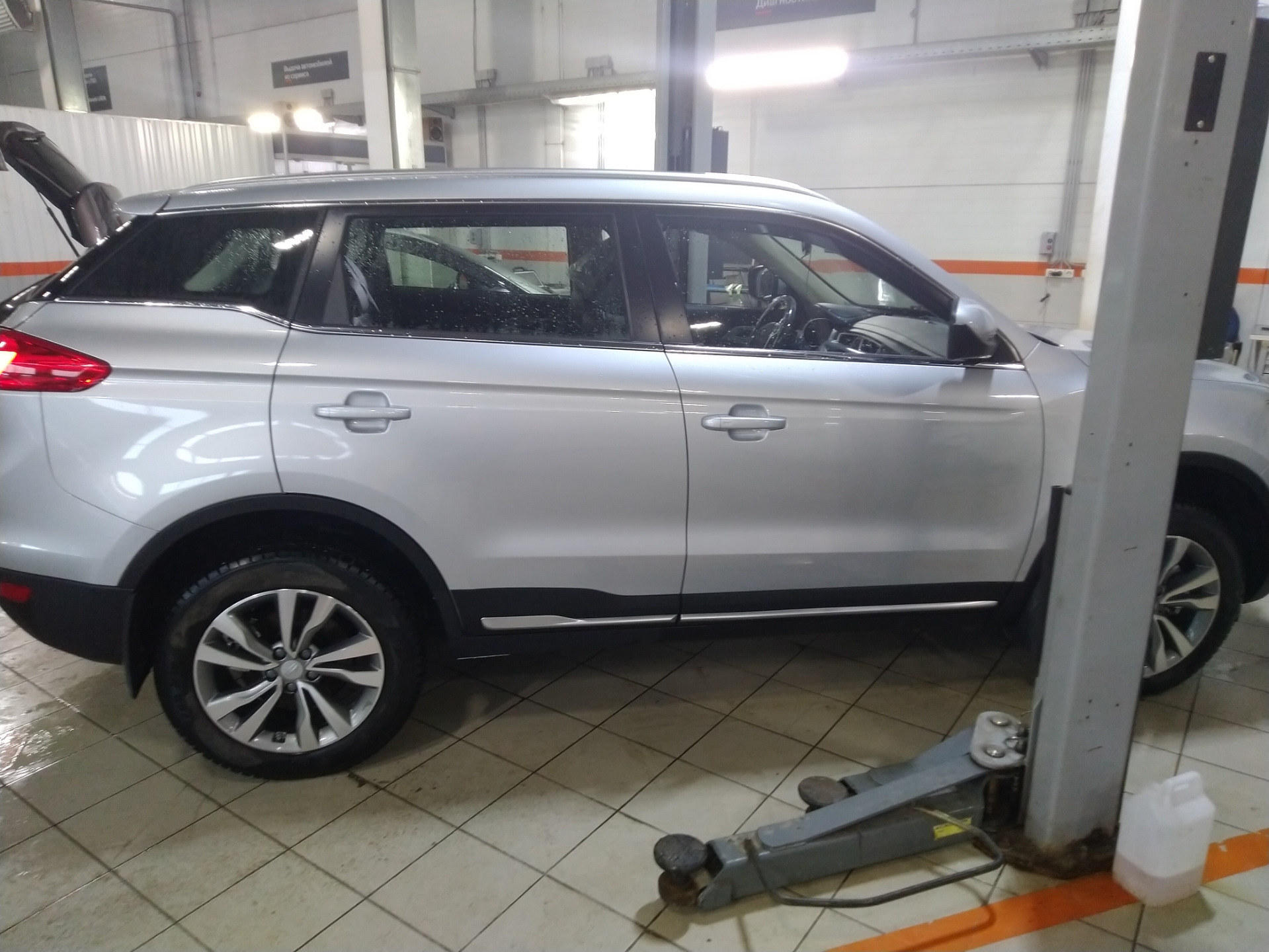Датчики колес джили атлас. Geely Atlas шины. Geely Atlas Pro дорожный просвет. Джили атлас на дисках r19. Клиренс Джили атлас про 2021 года