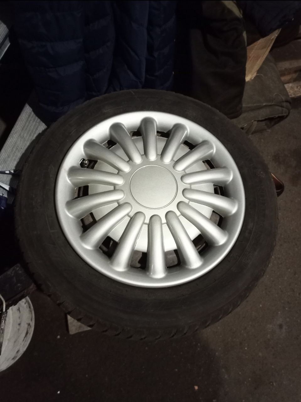 Колпаки фирмы Фарад 219С Сделаны в Италии. — Москвич 2141