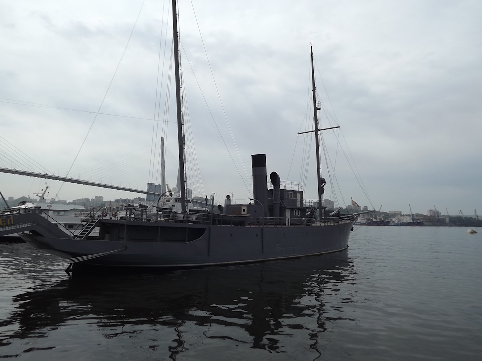 Корабль-музей Красный Вымпел. Тоже очень интересное место для посещения. — Nissan Serena Mk IV (C26)