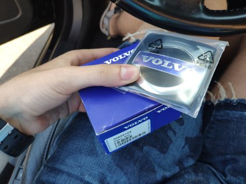 30655104 ЭМБЛЕМА 'VOLVO' РЕШЕТКИ РАДИАТОРА Volvo | Запчасти на DRIVE2
