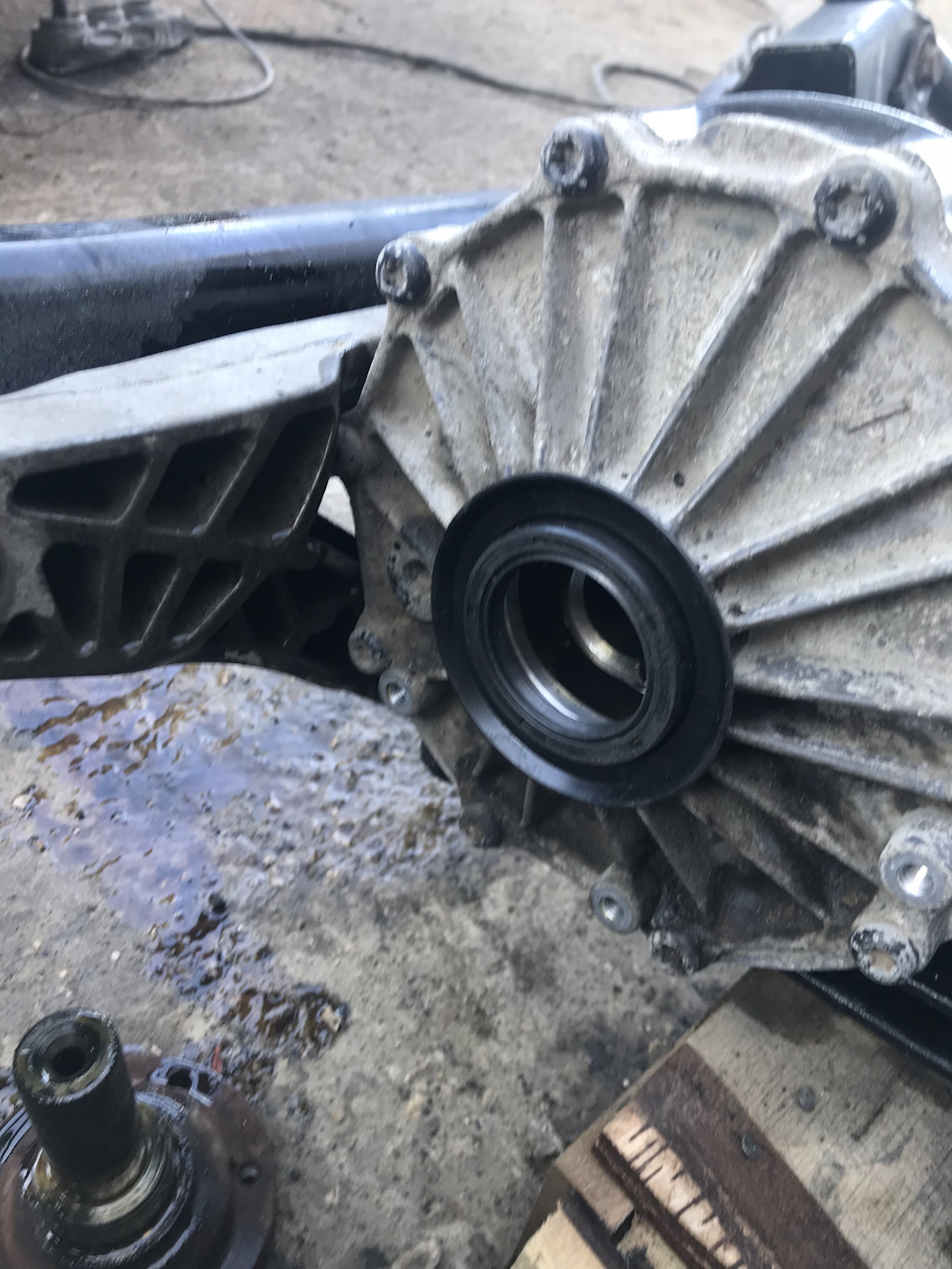 замена сальников редуктора — Audi A6 (C6)