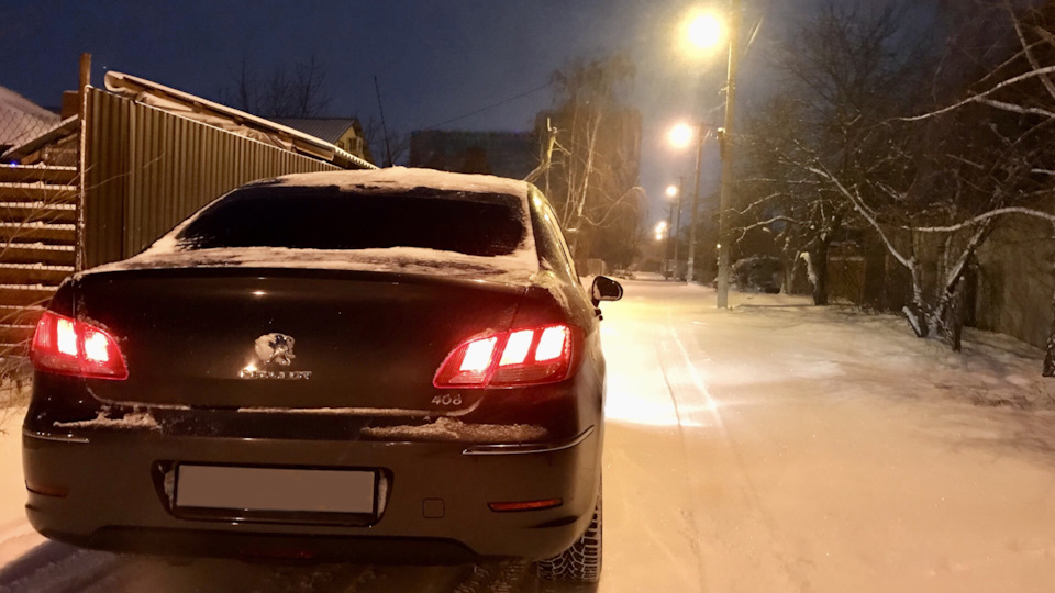 #3. Подключение регистратора к плафону освещения. — Peugeot 408, 1,6 л ...