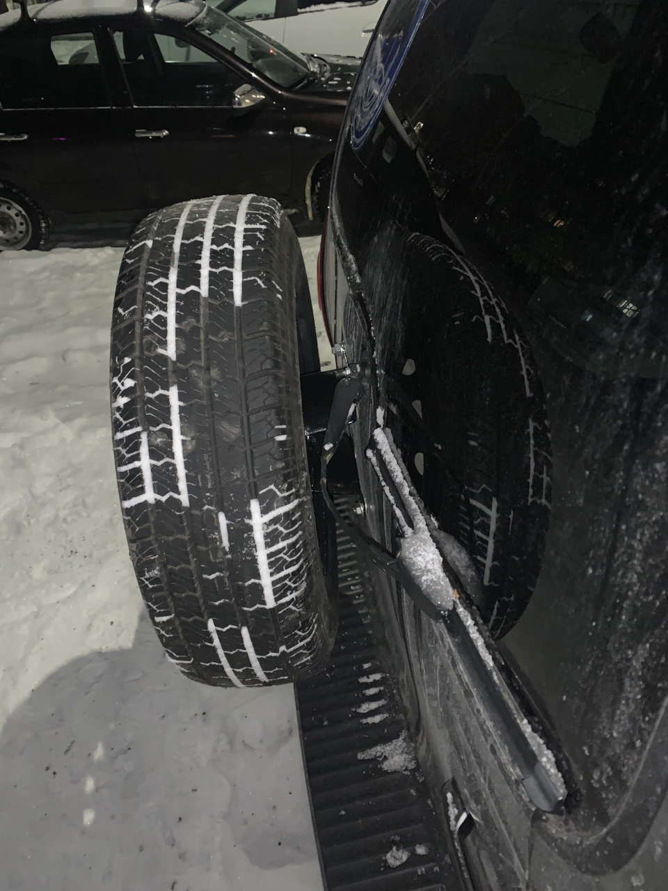 кронштейн колеса запаски — Chevrolet Niva GLX, 1,6 л, 2019 года ...