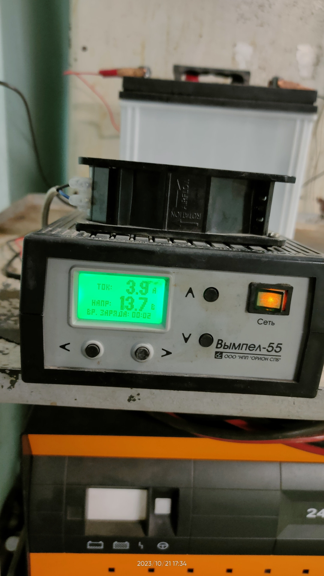 83. Ремонт передних амортизаторов ( прокачка стоек ) и зарядка двух АКБ ...