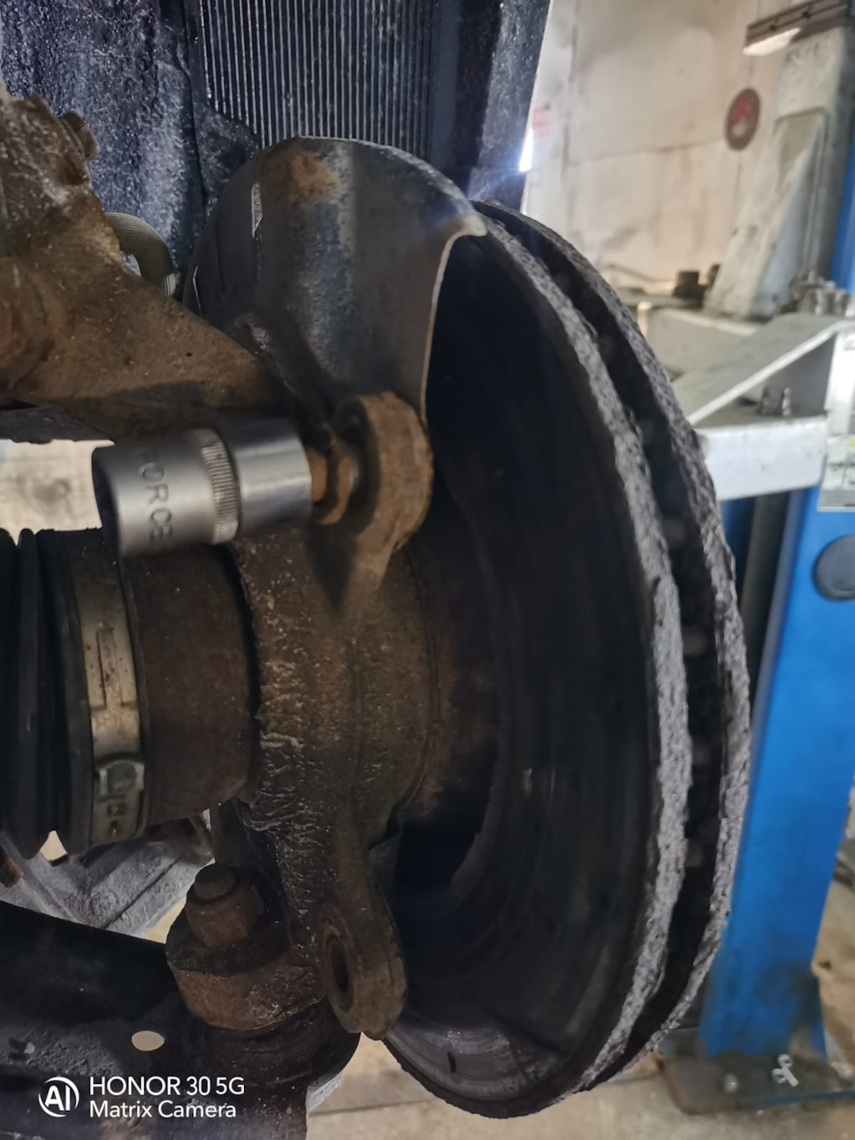 снятый суппорт — KIA Rio (3G)