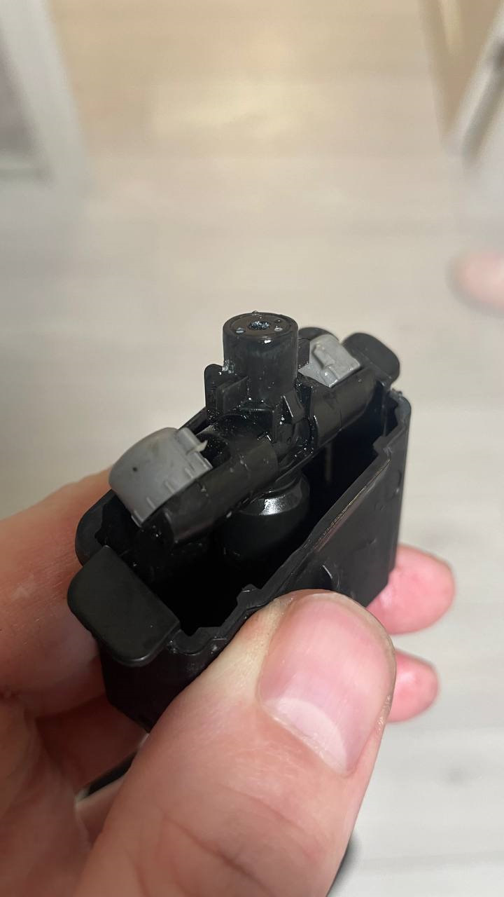 Замена форсунки омывателя фары — Mazda 3 (3G) BM, 2 л, 2015 года ...