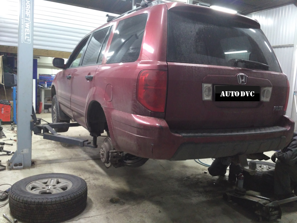 Honda Pilot I Рестайлинг- установка проставок для увеличения клиренса ...