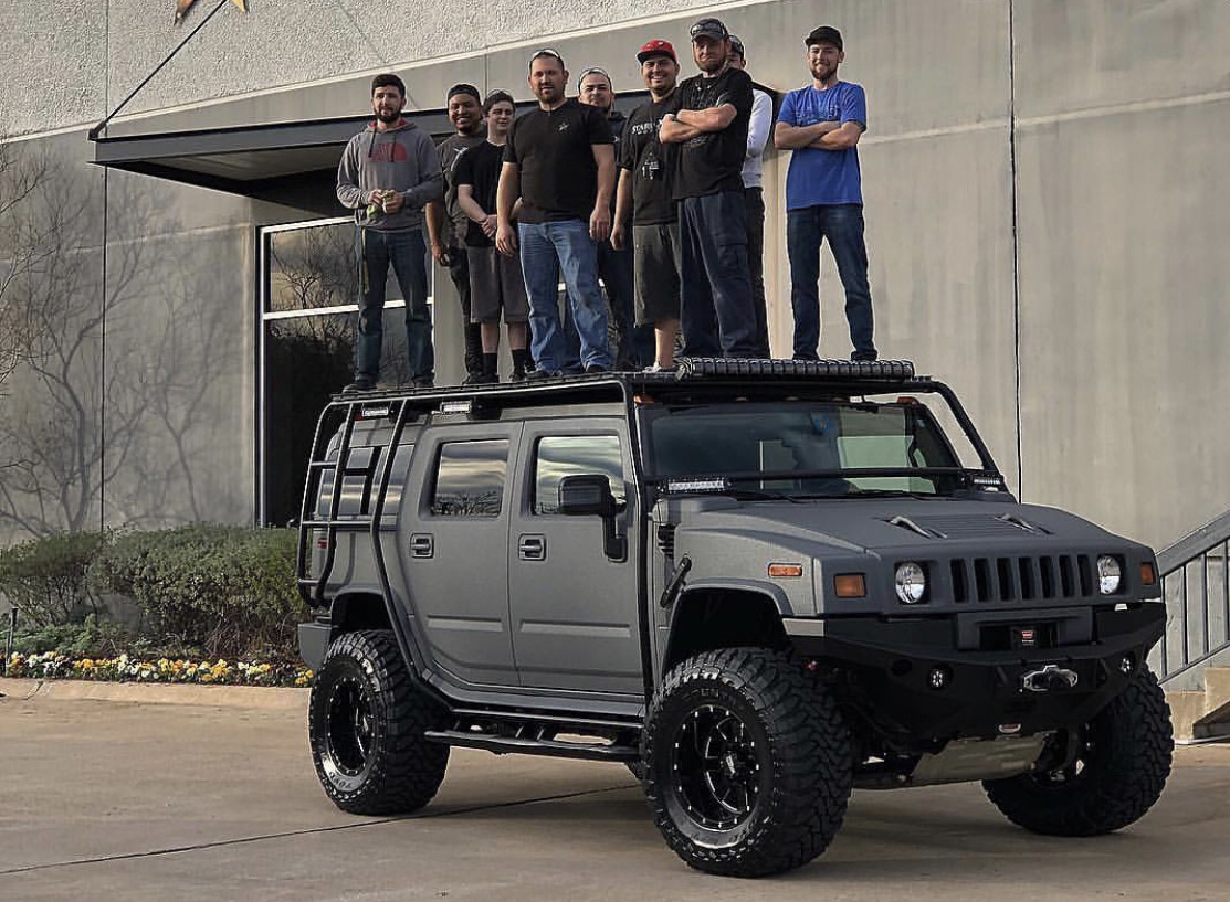 Hummer balenci. Hummer h2 2019. Hummer h2 2006 6 колесный. Хаммер h2 Tuning. Хаммер н2.