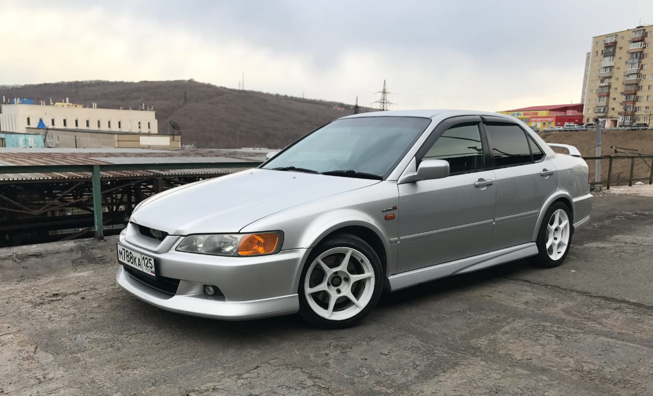 Honda accord 6 2000. Honda accord 6g. Запчасти аккорд 6. Honda accord 6 серебро. Honda accord 6 поколение.