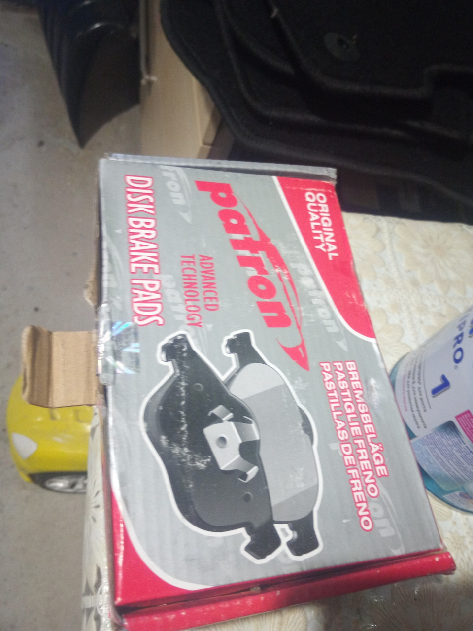 Требует замены передних тормозных колодок, (колодки стоят заводские ...